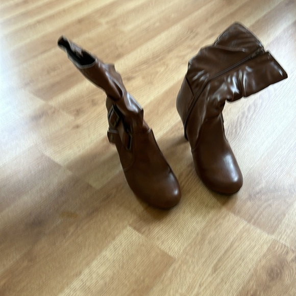 All size 7 - Picture 2 of 2